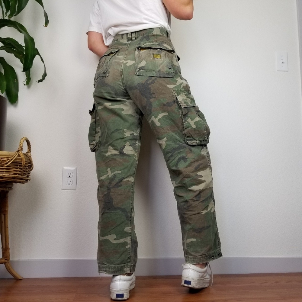 SOLD💫Vintage 90s y2k Camo Cargo Pants